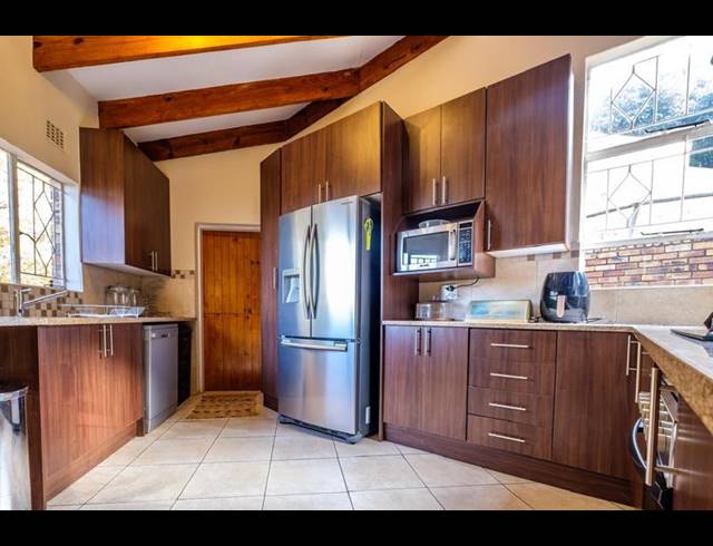4 BEDROOM HOUSE FOR SALE IN GLENVISTA